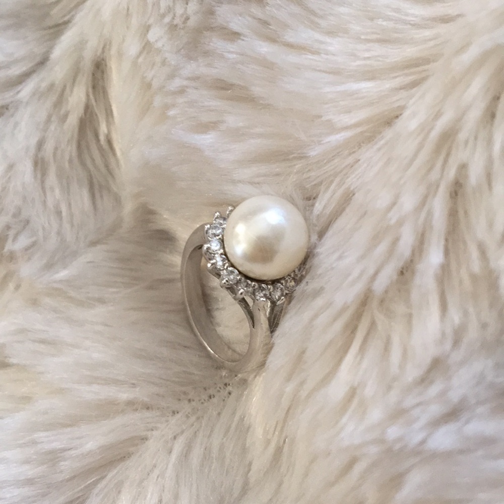 Silver Pearl Diamond Ring 💍 - Picture 4 of 5